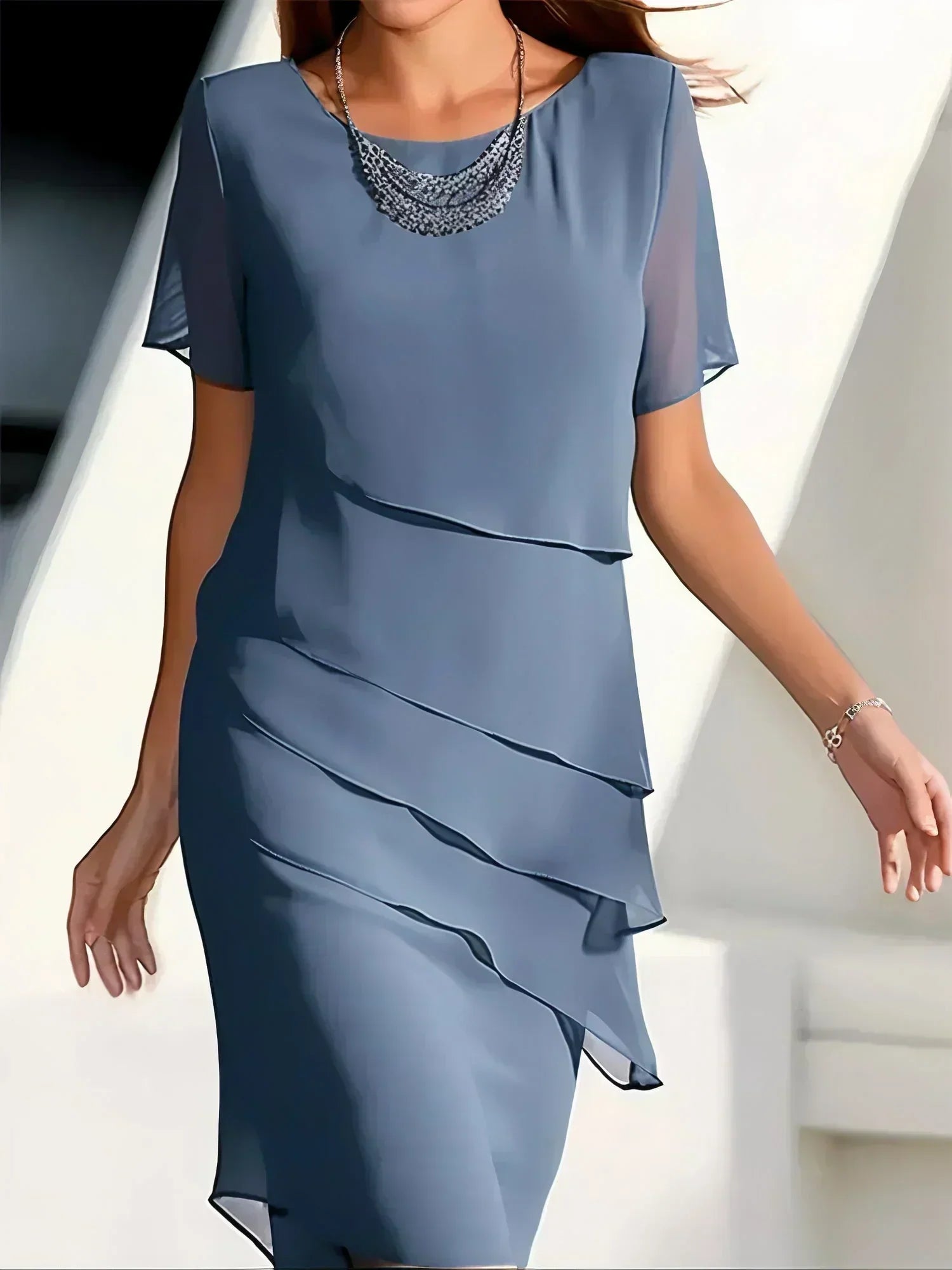 NOORÉ | Elegante Jurk met Flatterende Gelaagdheid