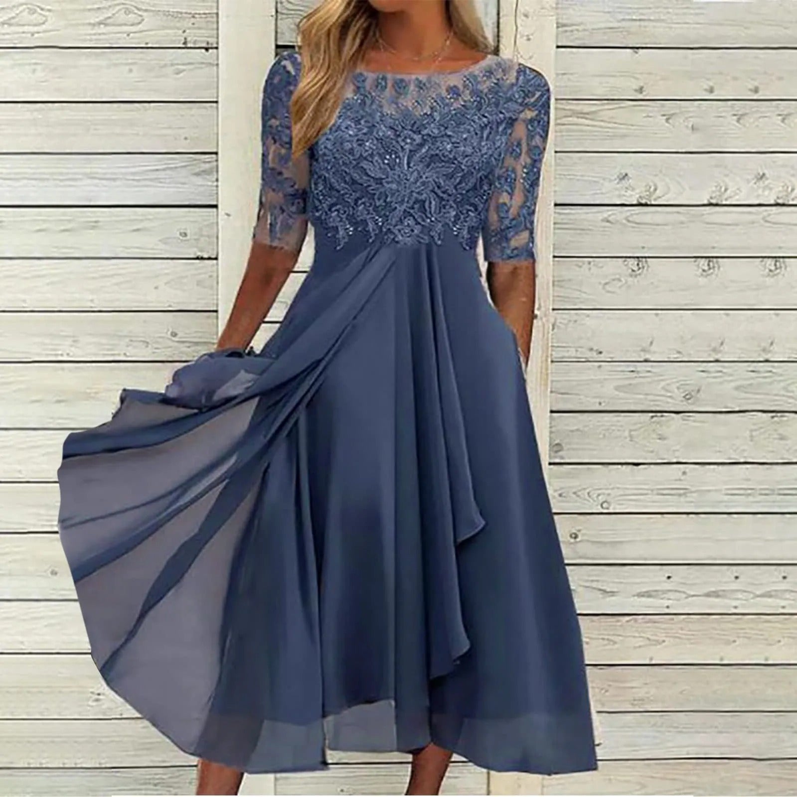 VICTORIA | Elegante Jurk met Kant en Vloeiende Rok